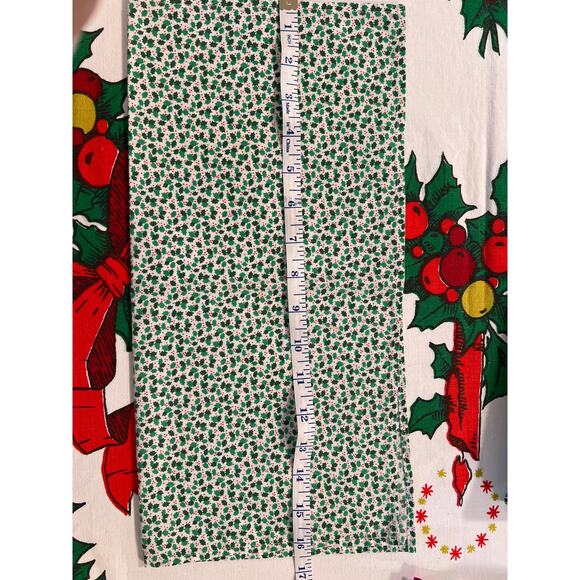 Green Holly Christmas Cloth Napkins Set of 4 - Picture 4 of 5
